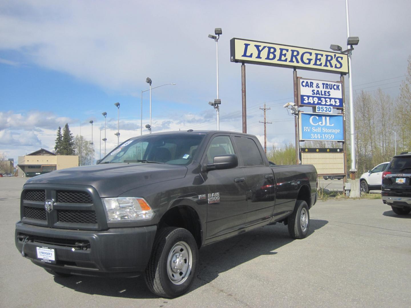 2016 gray /gray RAM 2500 Tradesman Crew Cab 4WD (3C6TR5HT6GG) with an 5.7L V8 OHV 16V engine, automatic transmission, located at 9530 Old Seward Highway, Anchorage, AK, 99515, (907) 349-3343, 61.134140, -149.865570 - Low miles on this ram 2500 come take test drive - Photo#0